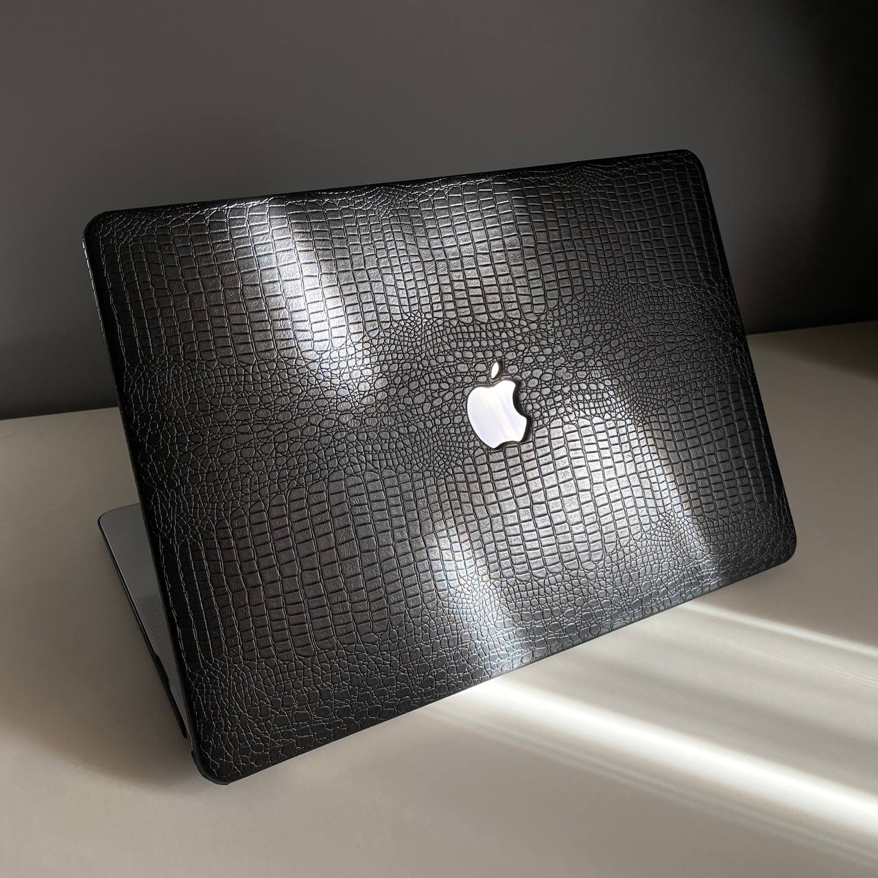 Чохол накладка на MacBook air 13 M1 ( 1932/2337 ) ШКІРЯНИЙ (Чорний глянець)