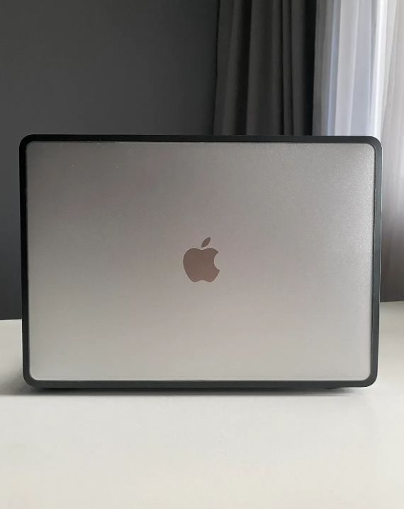 Пластикова накладка c силіконовим бампером для Macbook Pro 16" A2485, A2780 (Прозрачный + черный бампер)